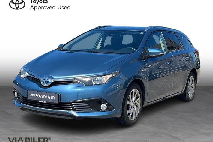 Blå Toyota Auris fra 2017 set udefra