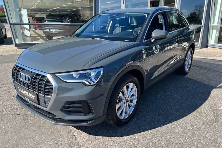 Grå Audi Q3 fra 2023