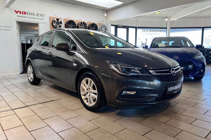 Grå Opel Astra fra 2015