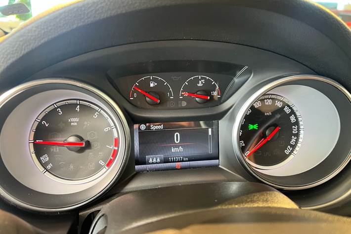 Grå Opel Astra fra 2015