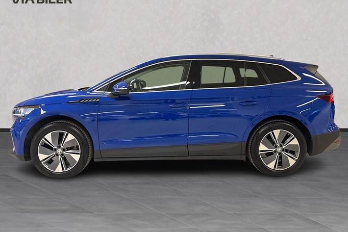 Blå Skoda Enyaq fra 2023