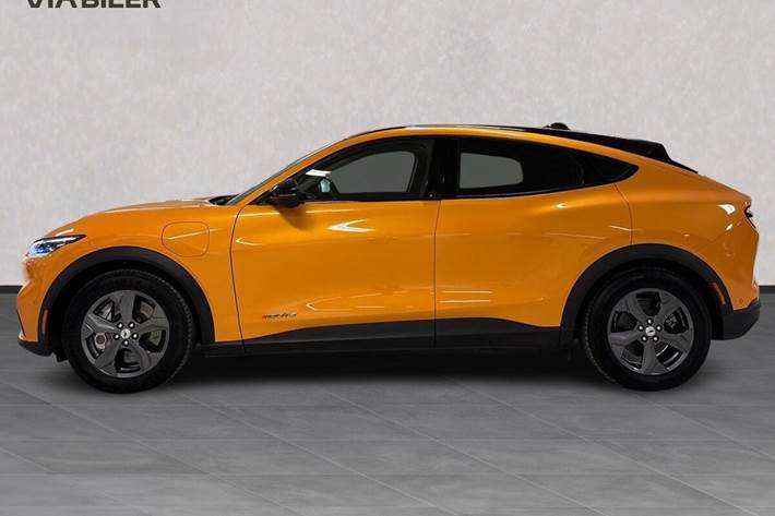 Orange Ford Mustang Mach-E fra 2023