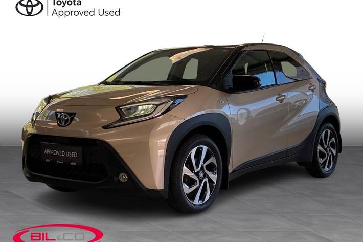 Beige Toyota Aygo X fra 2025