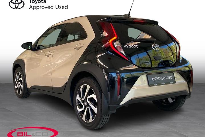 Beige Toyota Aygo X fra 2025