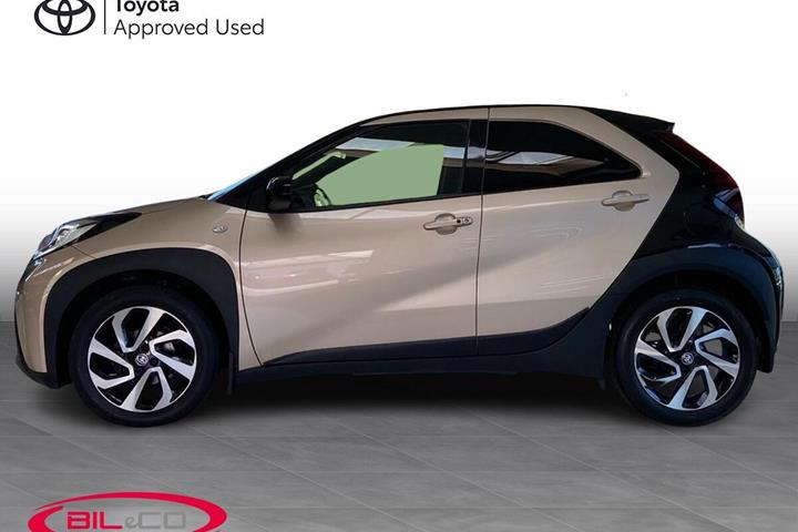 Beige Toyota Aygo X fra 2025