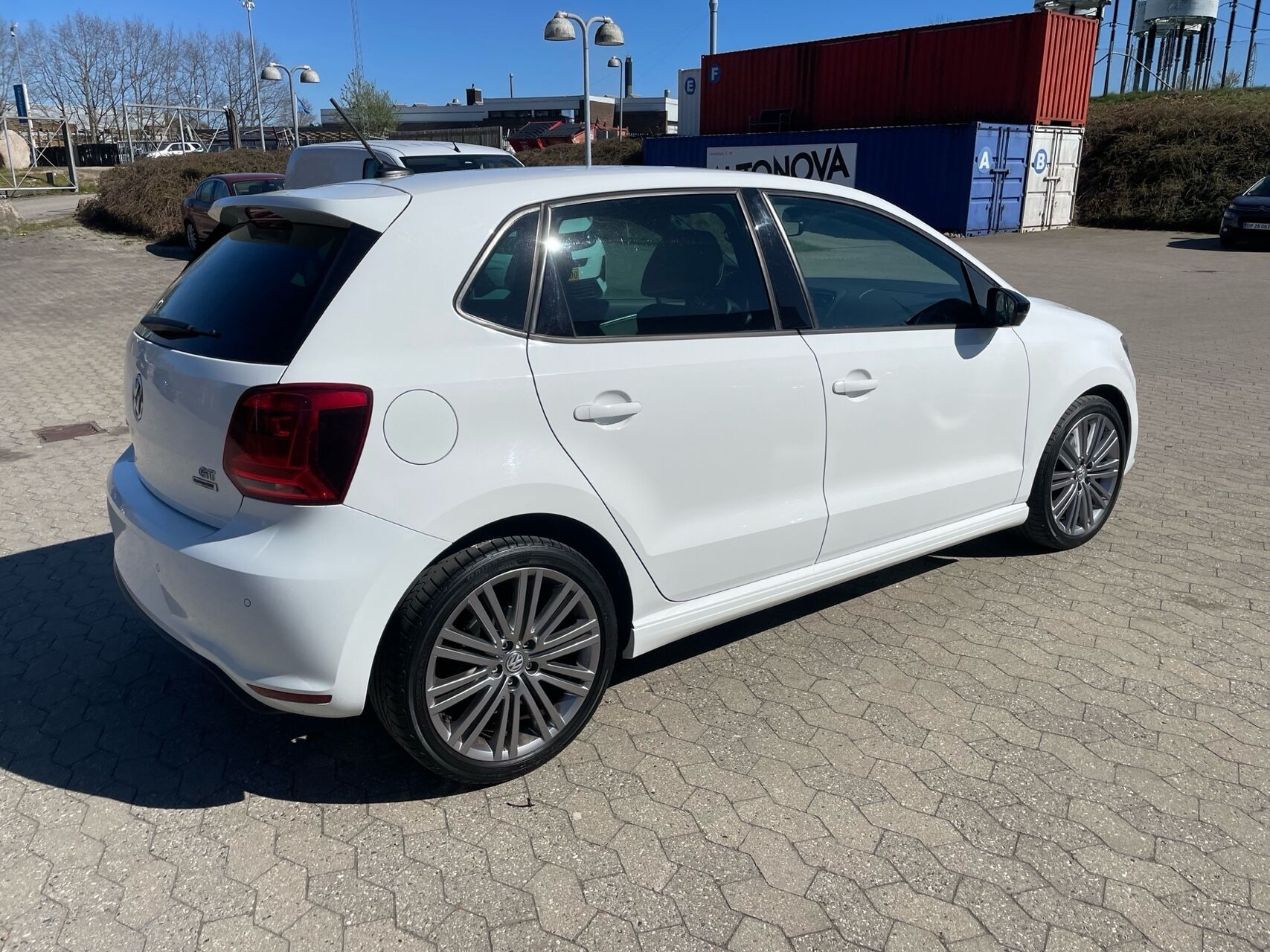 Hvid VW Polo fra 2017