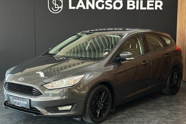 Grå Ford Focus fra 2016 set udefra
