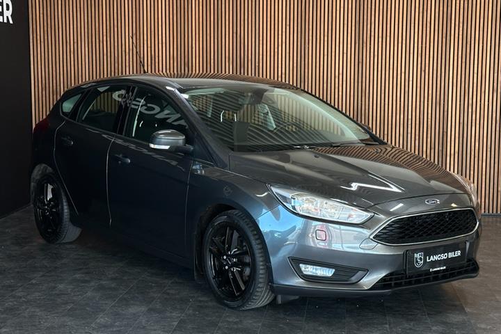 Grå Ford Focus fra 2016