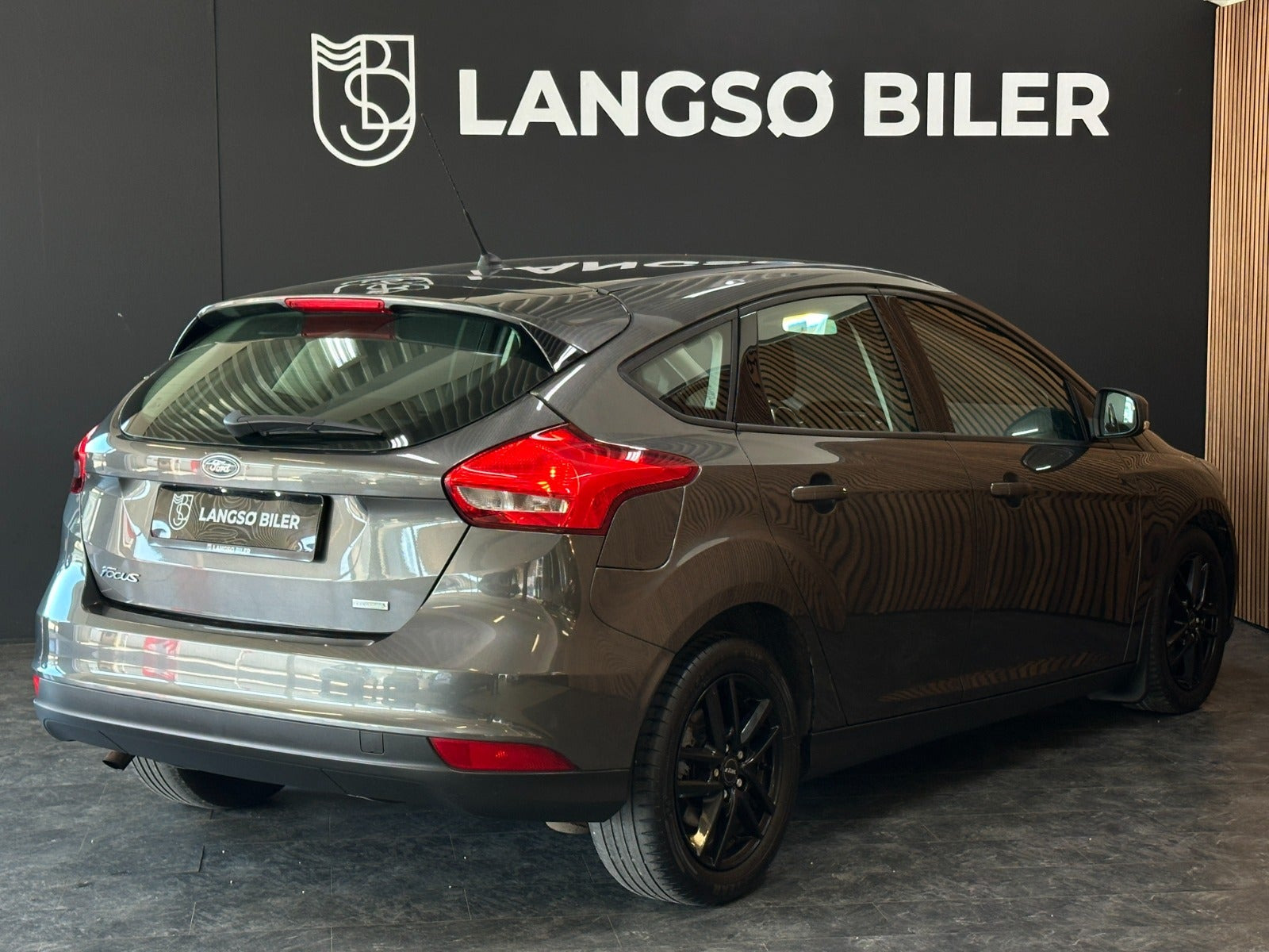 Grå Ford Focus fra 2016