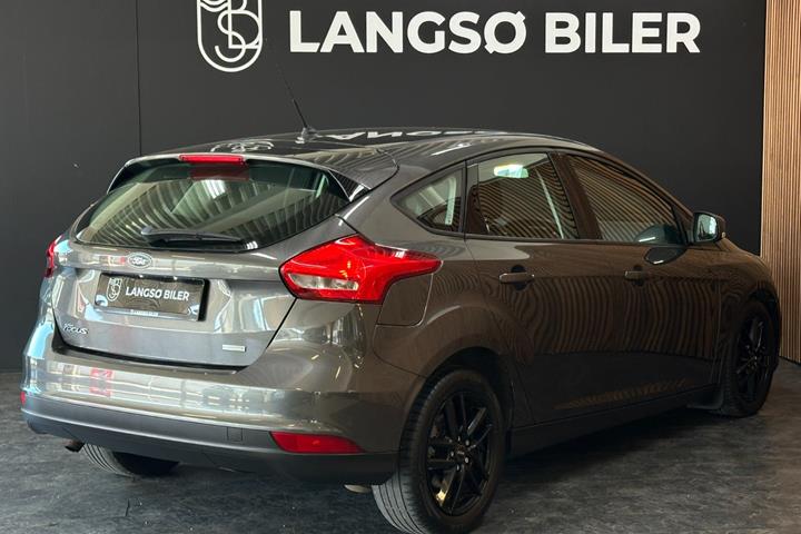 Grå Ford Focus fra 2016