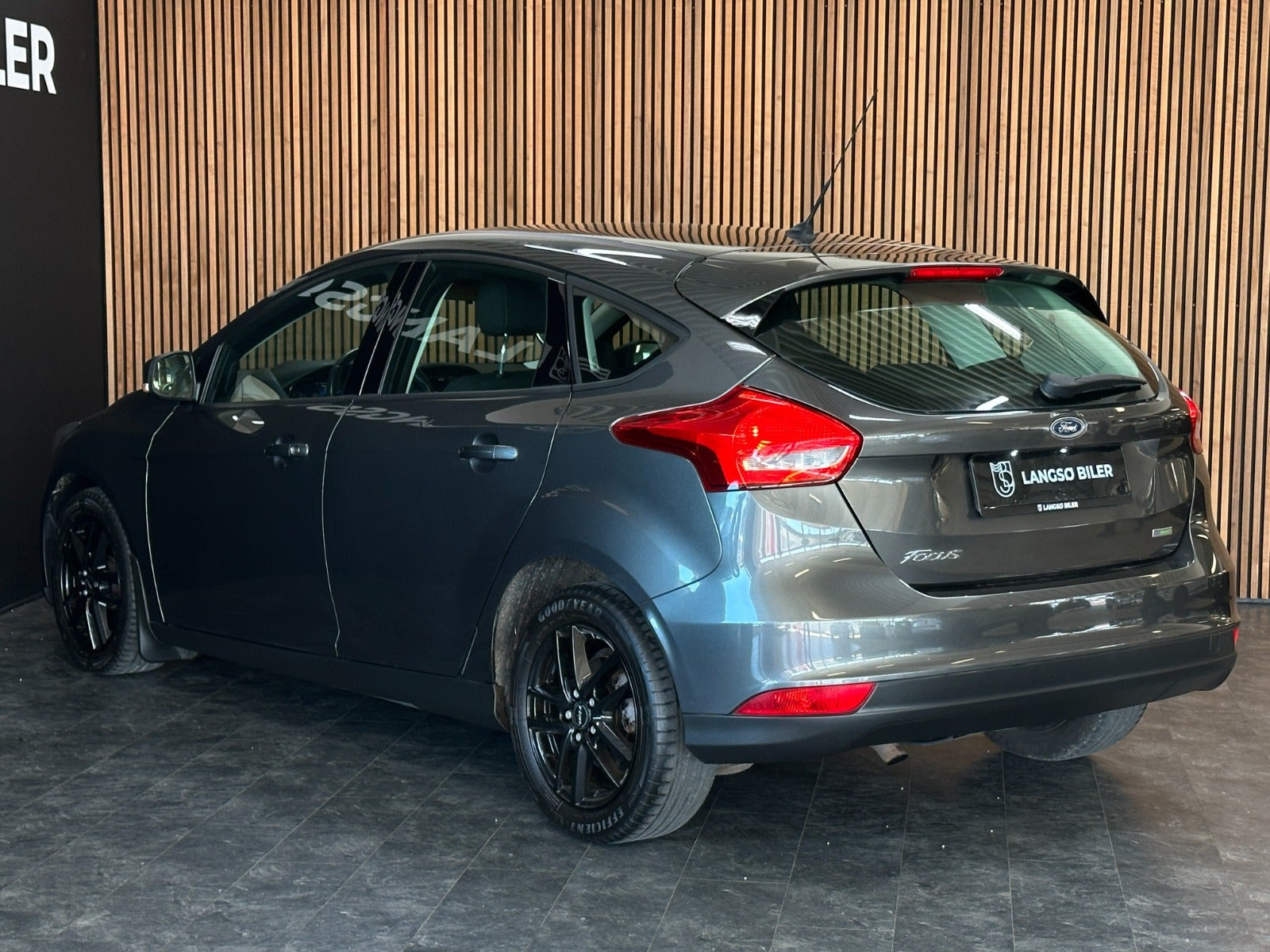 Grå Ford Focus fra 2016
