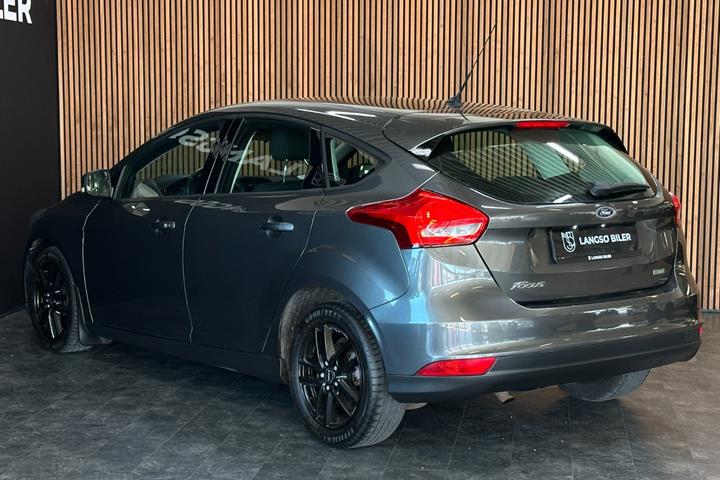 Grå Ford Focus fra 2016