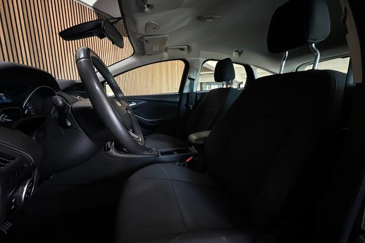Grå Ford Focus fra 2016