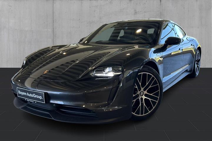 Grå Porsche Taycan fra 2021 set udefra