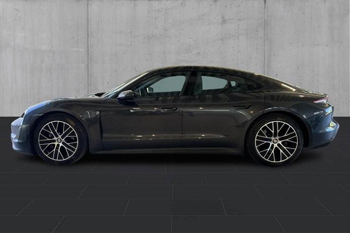 Grå Porsche Taycan fra 2021