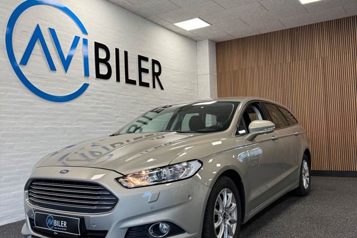 Sølv Ford Mondeo fra 2017