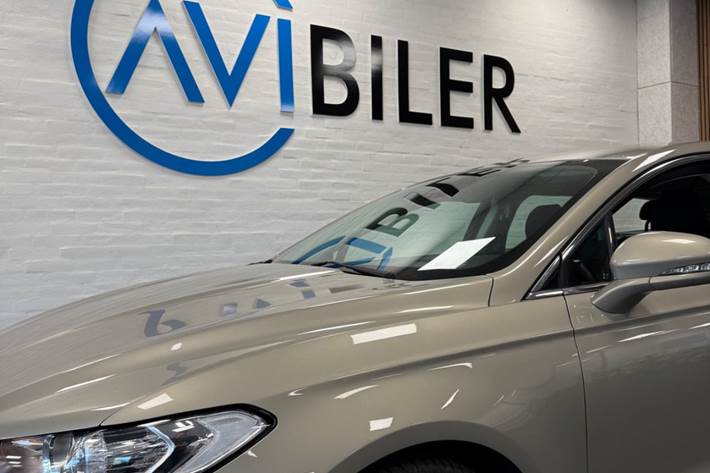Sølv Ford Mondeo fra 2017