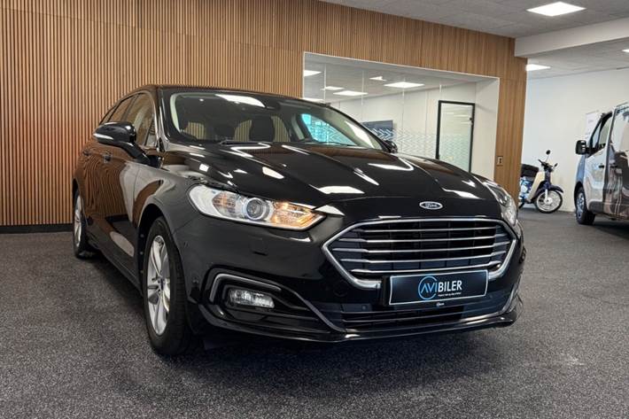 Sort Ford Mondeo fra 2021