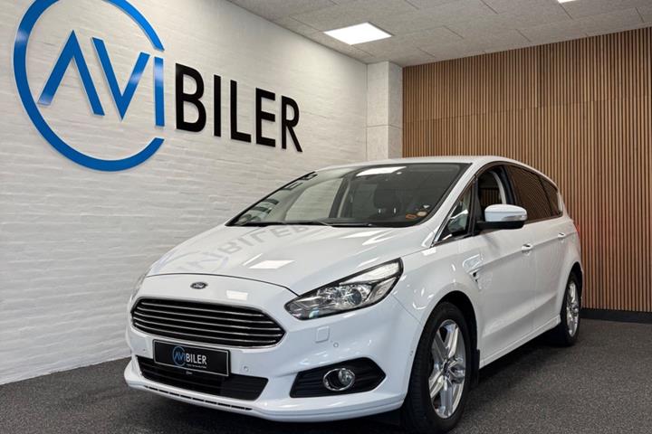 Hvid Ford S-MAX fra 2018 set udefra