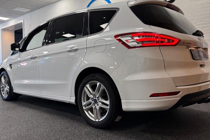 Hvid Ford S-MAX fra 2018