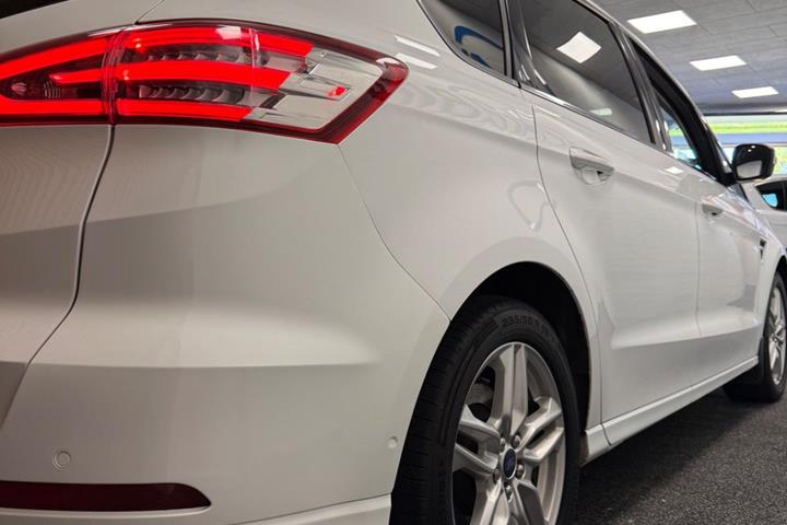 Hvid Ford S-MAX fra 2018