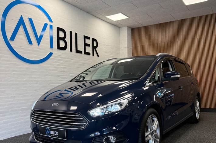 Blå Ford S-MAX fra 2017