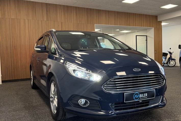Blå Ford S-MAX fra 2017
