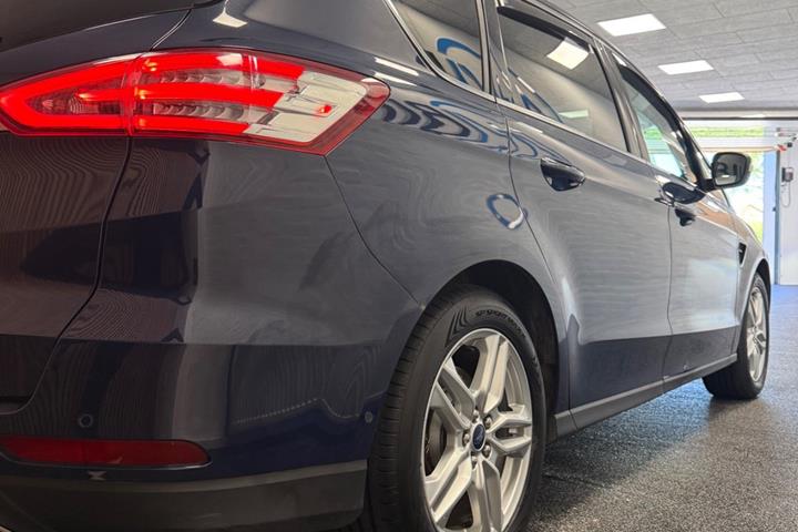 Blå Ford S-MAX fra 2017