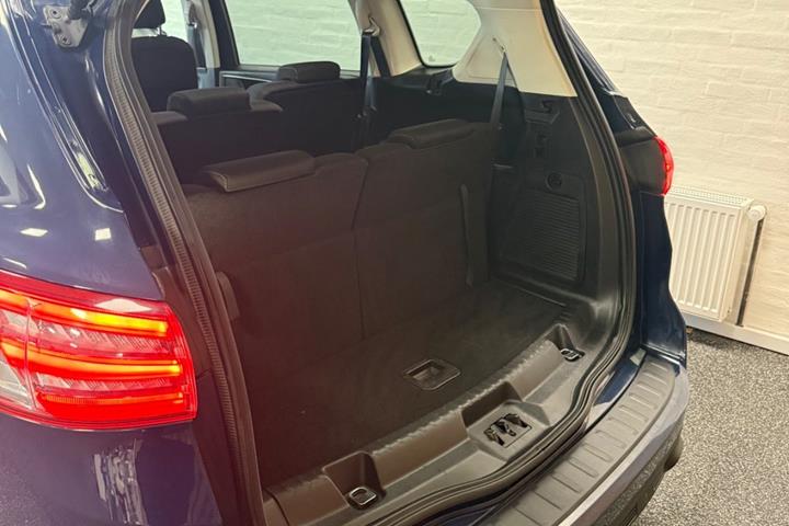 Blå Ford S-MAX fra 2017