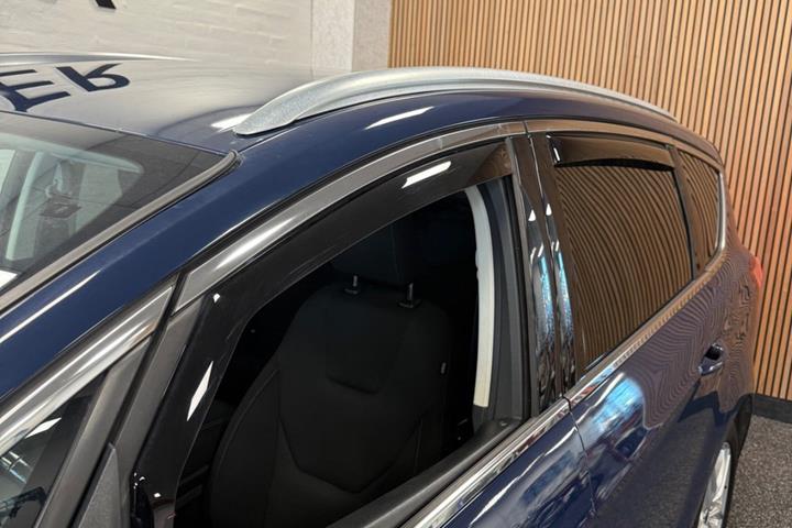 Blå Ford S-MAX fra 2017