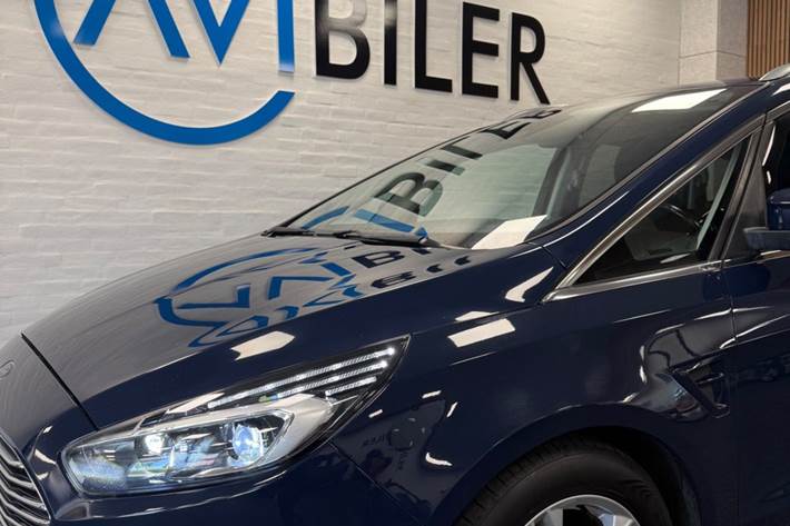 Blå Ford S-MAX fra 2017