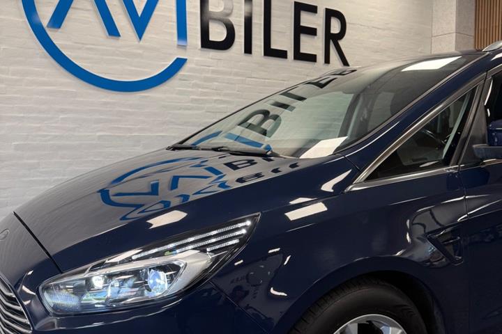 Blå Ford S-MAX fra 2017