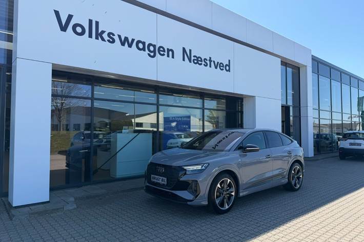 Grå Audi Q4 e-tron fra 2024