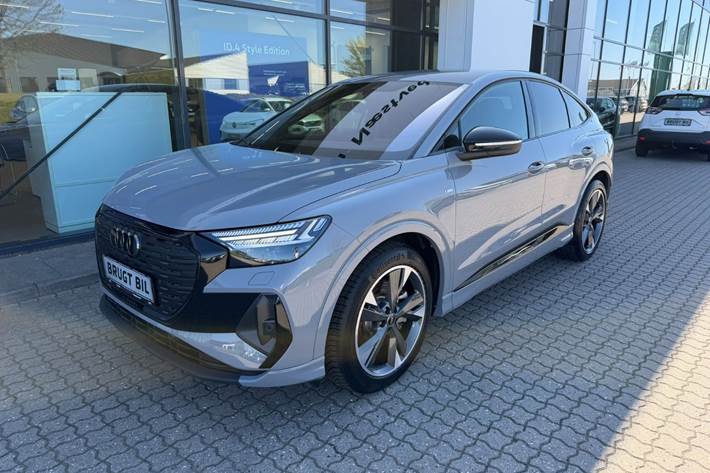 Grå Audi Q4 e-tron fra 2024