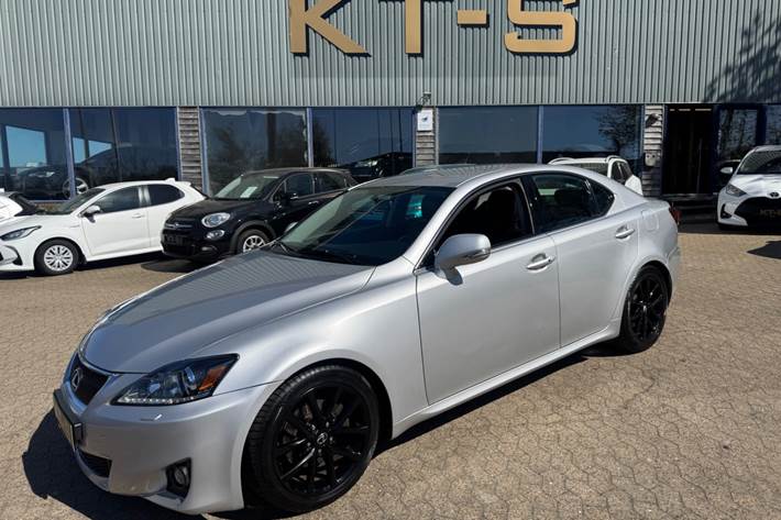 Sort Lexus IS200d fra 2011