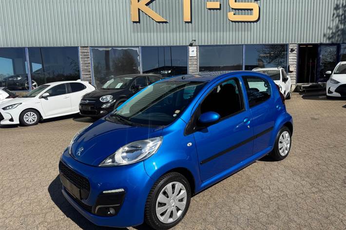 Blå Peugeot 107 fra 2013