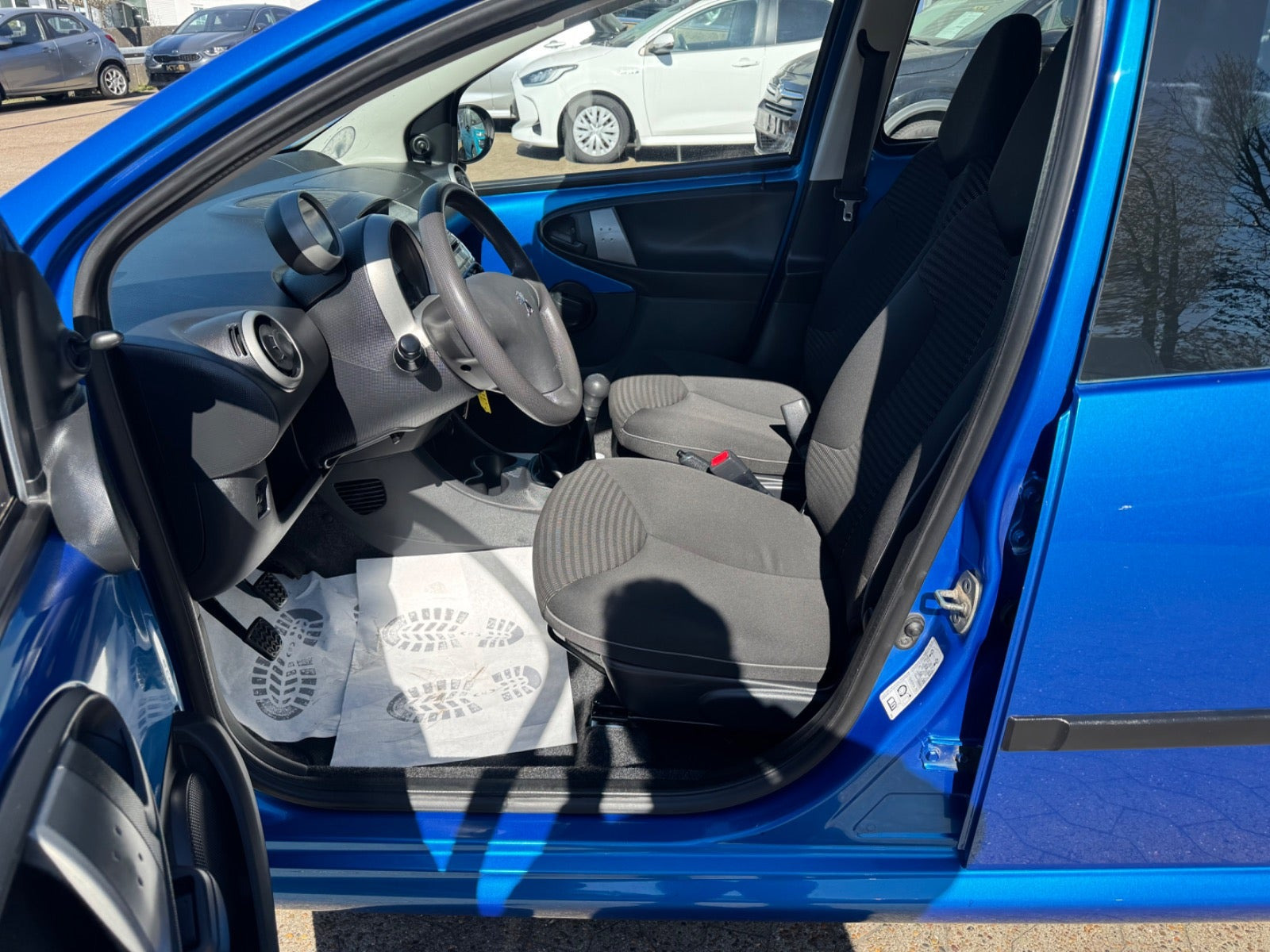 Blå Peugeot 107 fra 2013