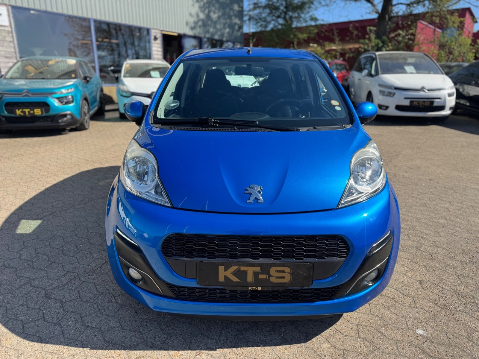 Blå Peugeot 107 fra 2013
