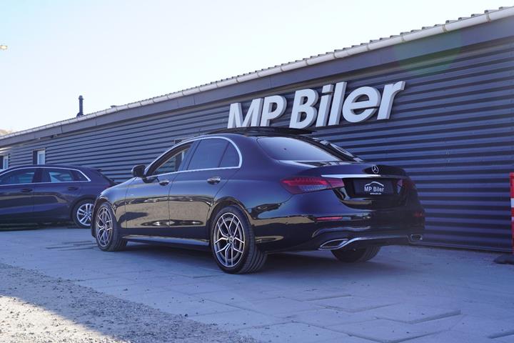 Sort Mercedes E220 d fra 2022
