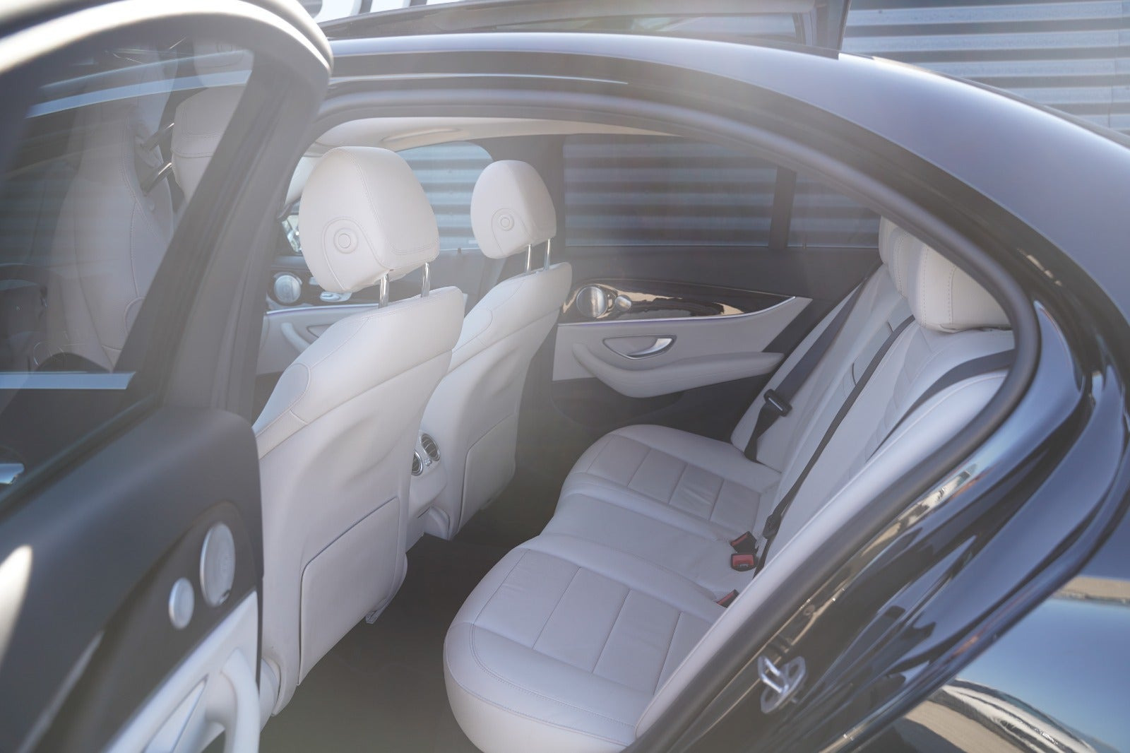 Sort Mercedes E220 d fra 2022