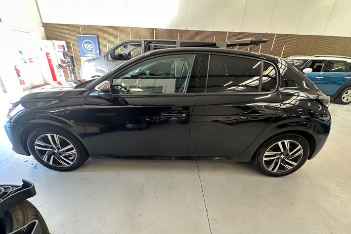 Sort Peugeot 208 fra 2020