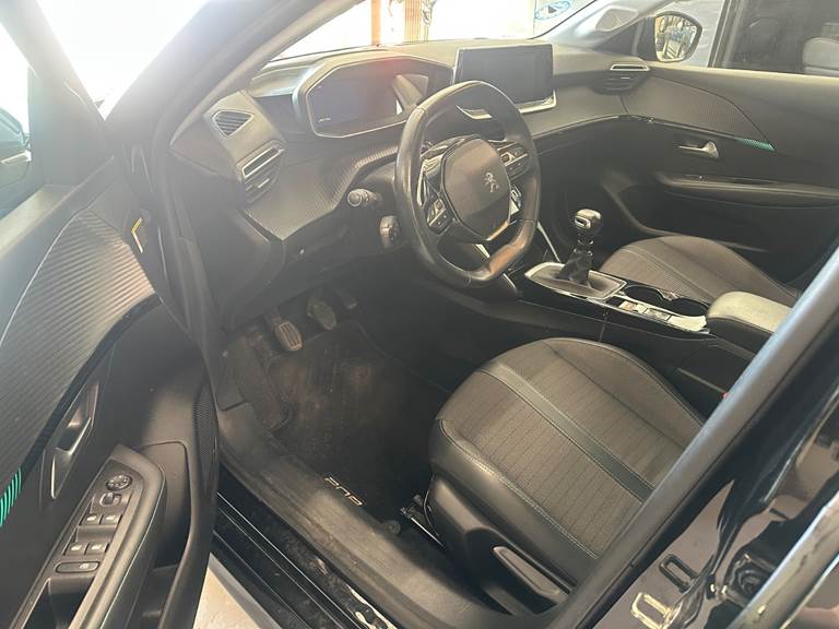 Peugeot 208 1,2 PureTech 100 Allure+