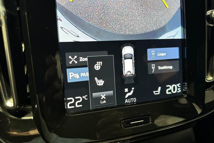 Blå Volvo XC40 fra 2022