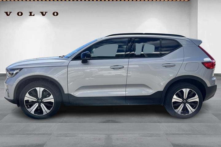 Sølv Volvo XC40 fra 2023