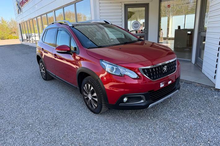 Rød Peugeot 2008 fra 2018