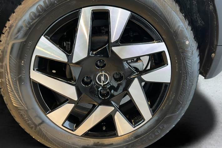 Hvid Opel Mokka-e fra 2023