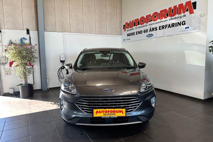 Grå Ford Kuga fra 2023
