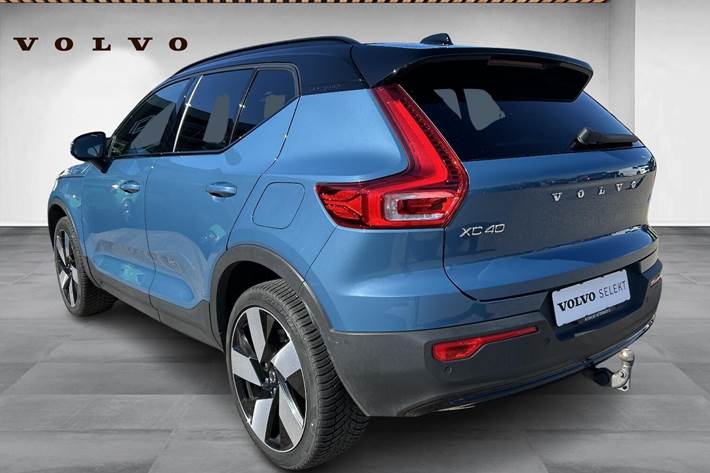 Blå Volvo XC40 fra 2022