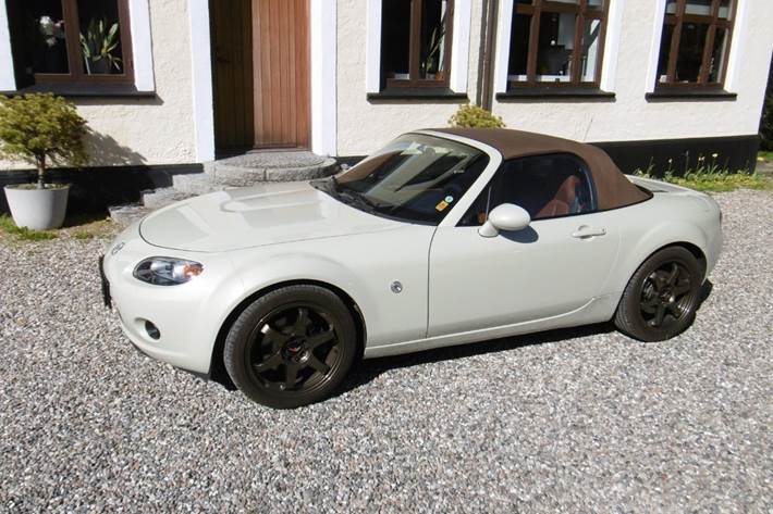Beige Mazda MX-5 fra 2006