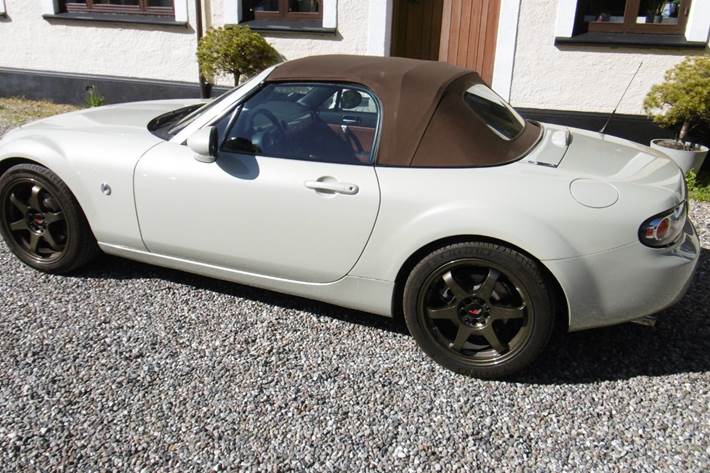 Beige Mazda MX-5 fra 2006